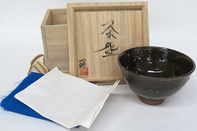 人間国宝】金城次郎の買取価格は？代表作品や高く売却するポイント