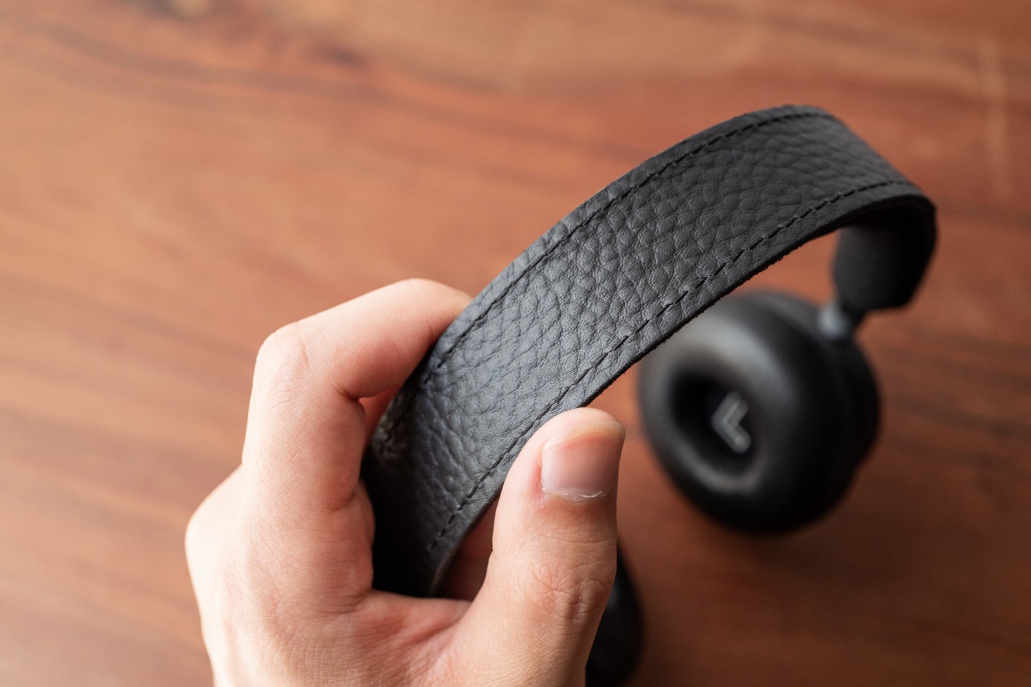 Beoplay H8iレビュー。隙のないB&O PLAYの高級ヘッドフォン。 | DRESS