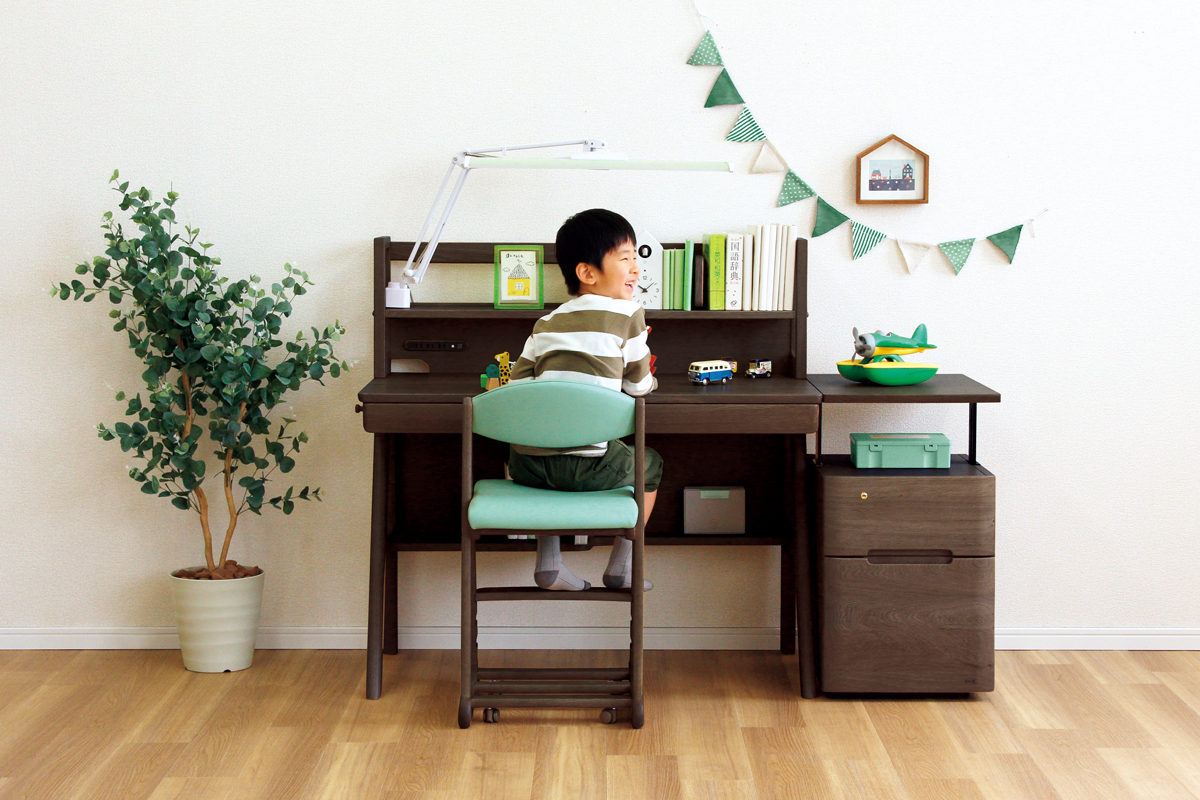 浜本工芸のベストセラー学習デスク「No.09」｜家具・インテリアの