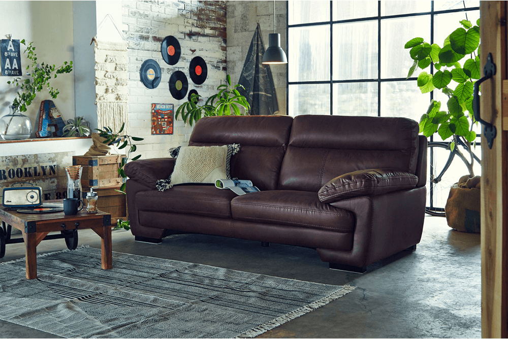 ハイバックで体をしっかりと支えるレザーテックスソファ「イゾラ