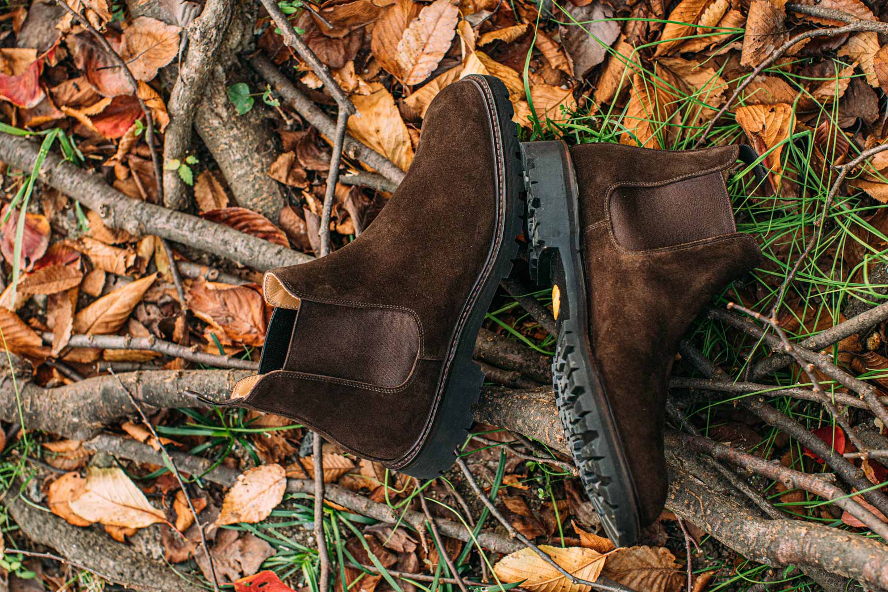 ダークブラウンスエードとラバーソール | FRAME フレーム公式