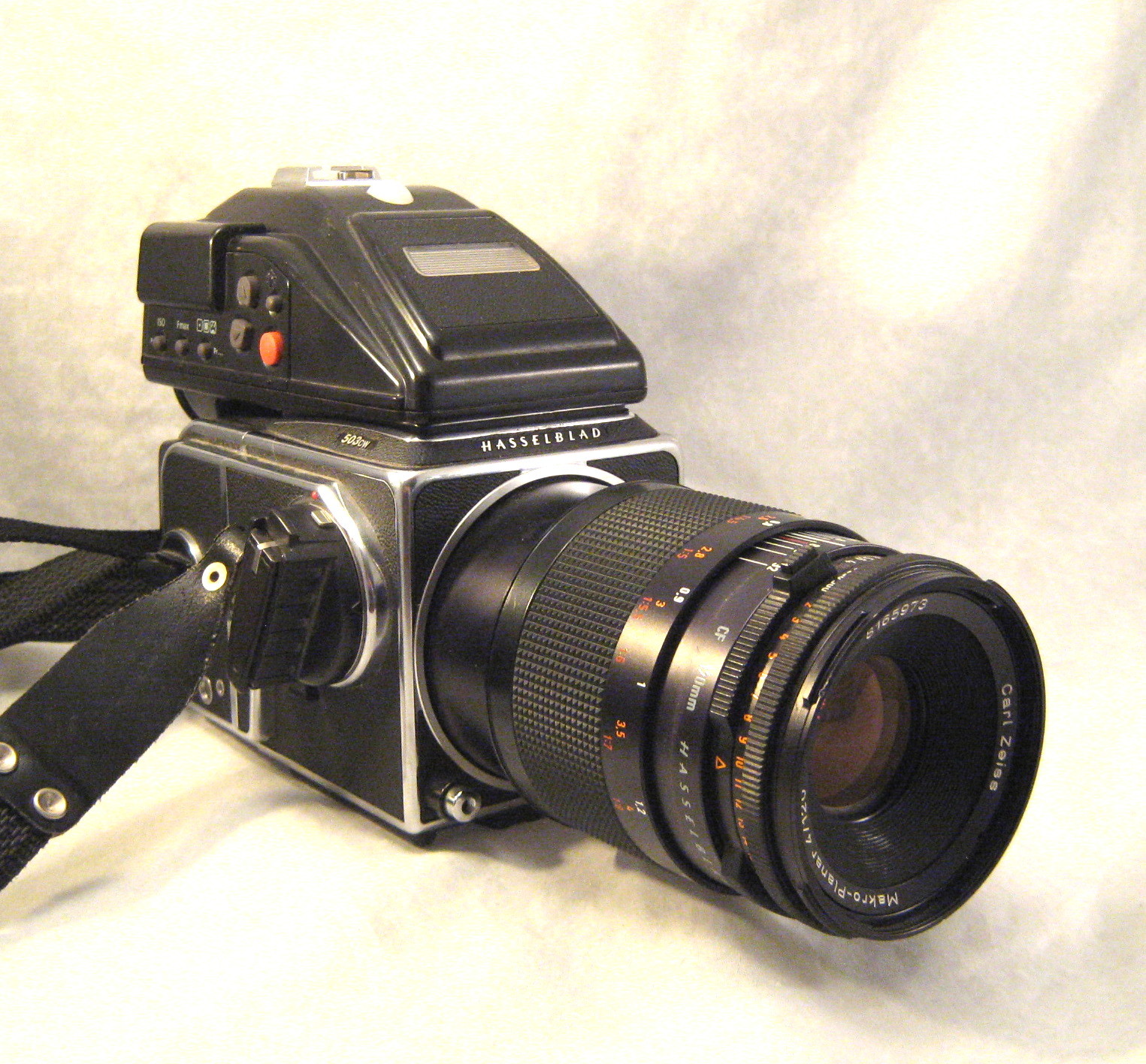 Withdrawn: HASSELBLAD 503cw CAMERA W/ 120 CF MACRO LENS, PME 90