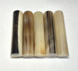 黒水牛とオランダ水牛の違いは？印鑑素材の選び方と手入れ方法