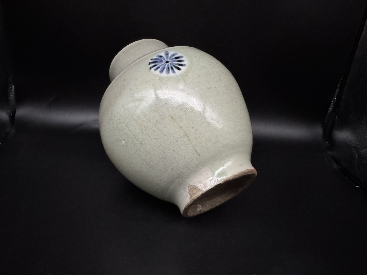 ギャラリー安原 / ご売約「Y氏のコレクション」初期伊万里 青磁染付 菊文壷