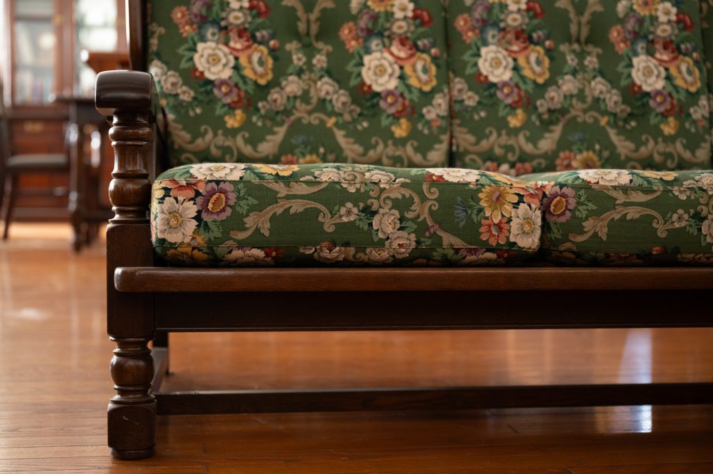 修理について | 横浜クラシック家具、無垢材家具の販売・修理店