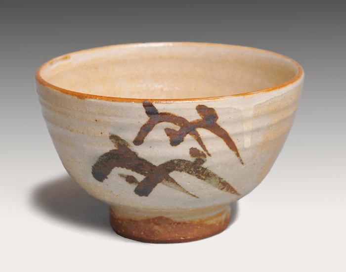 鉄絵山文茶碗 三浦小平二(作) | 古美術ささき