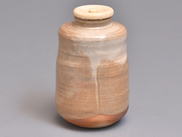 萩焼 十代三輪休雪 旅枕花入 萩焼花入 十代 三輪休雪(作) 共箱 | 古