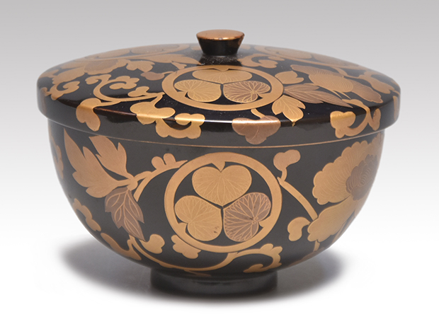 徳川家 三つ葉葵紋に牡丹唐草蒔絵蓋付椀 内銀張り 江戸中期頃 | 古美術