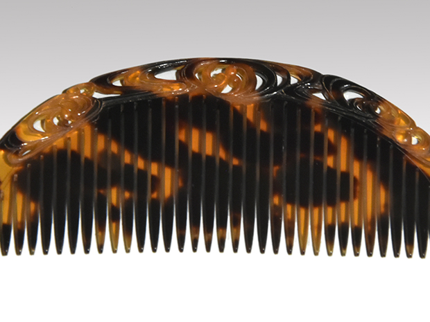 鼈甲製 波文透かし入り 櫛笄セット | 古美術ささき