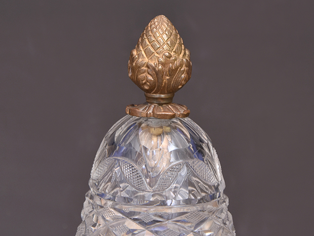 英国 アンティーク カットガラス ブロンズ枠 彫刻 蓋付杯 1900年頃