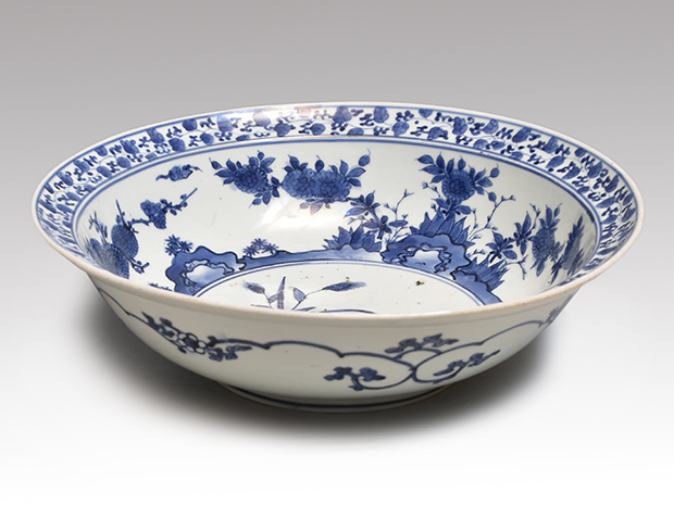 所載品 古伊万里（藍柿右衛門様式）草花文大鉢 江戸時代中期 | 古美術