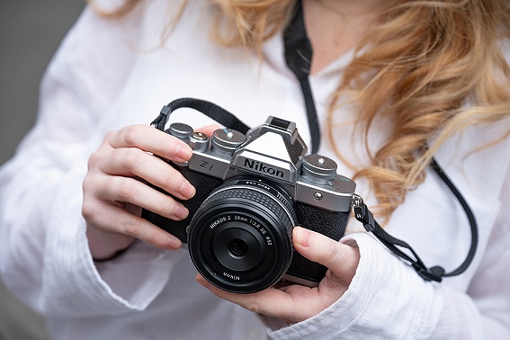 ニコン Nikon ミラーレス一眼カメラ Z f Z 40mm F2（Special Edition