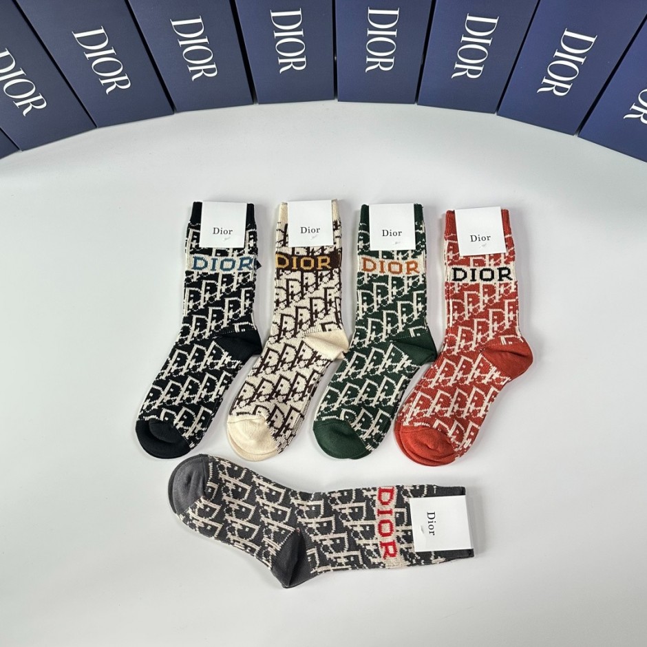 クリスチャン・ディオール 靴下 偽物 スタイリッシュ ロゴ総柄 5足