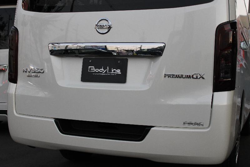 NV350キャラバン ライトカバー2型&3型！テールランプカバー/ダーク