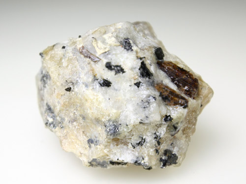 スフェーン（チタナイト）とは？ ｜魅力や特徴、意味を解説