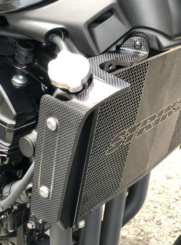2021年モデルのZ900RS/CAFE対応のカーボン製ラジエターシュラウドが