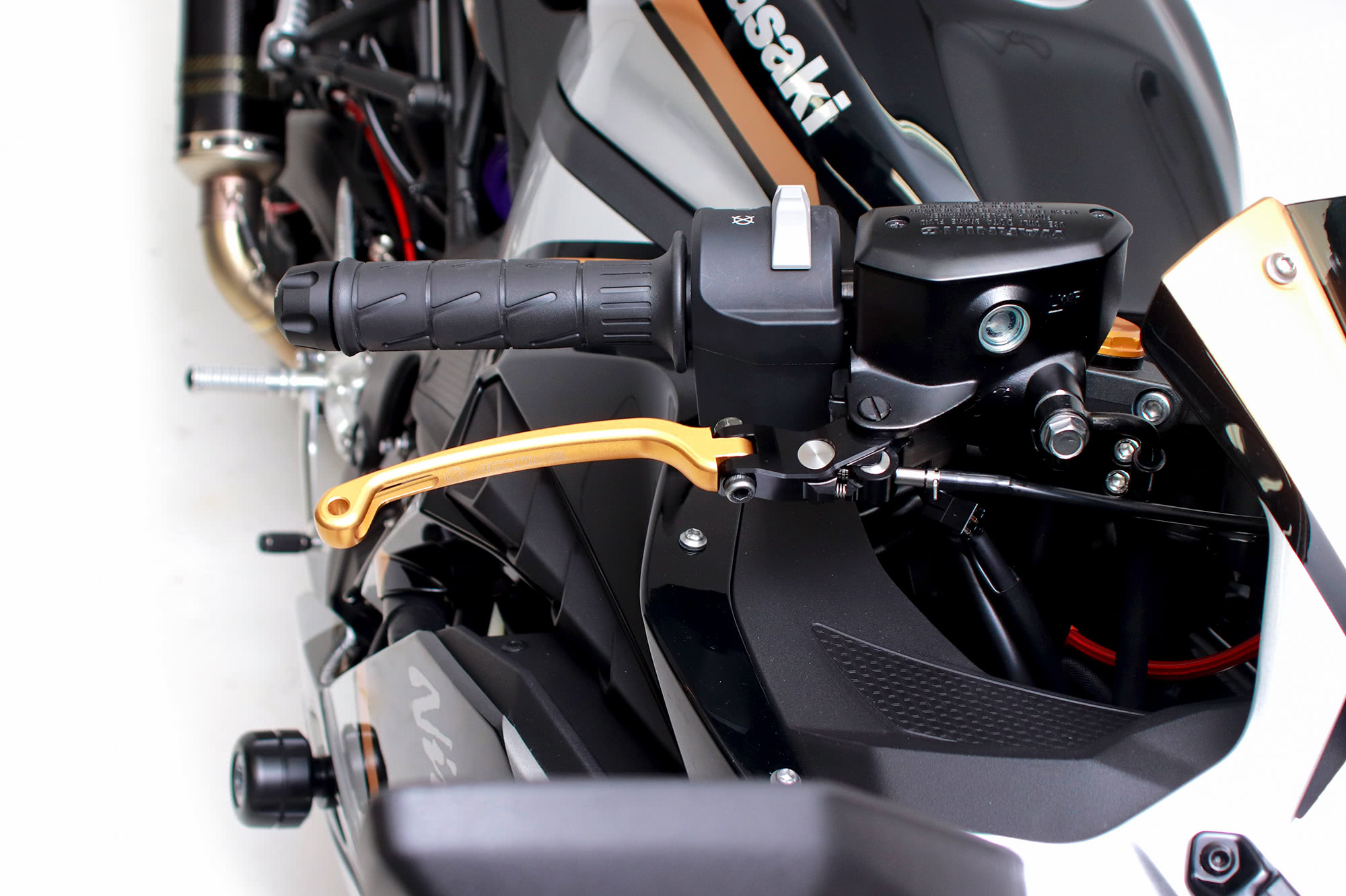 Ninja ZX-25Rに適合するリモートアジャストワイヤー対応のSTFブレーキ