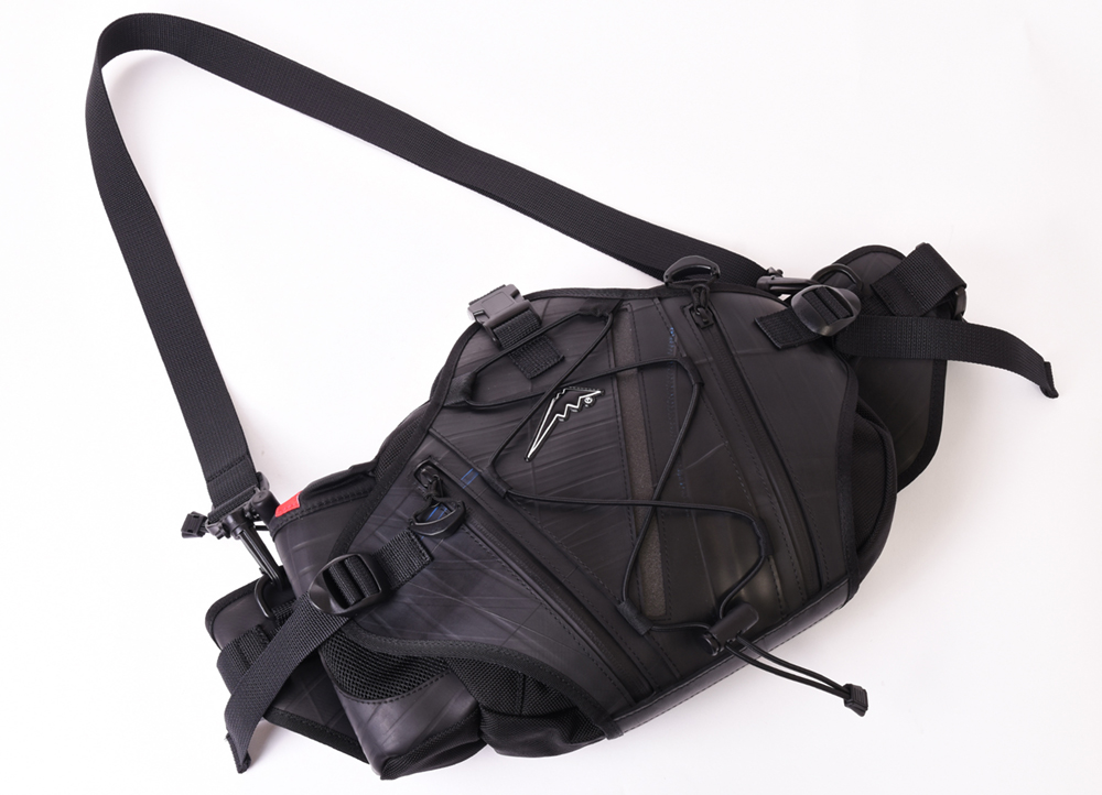 廃タイヤを活用したライダー向けヒップバッグがSEALとクシタニのコラボ