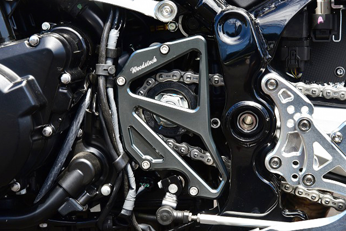 ウッドストックがZ900RS用フロントスプロケットカバーを発売 | パーツ