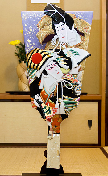 押絵羽子板 ～親子が気持ちをこめて、全工程を手作業で～｜歌舞伎美人