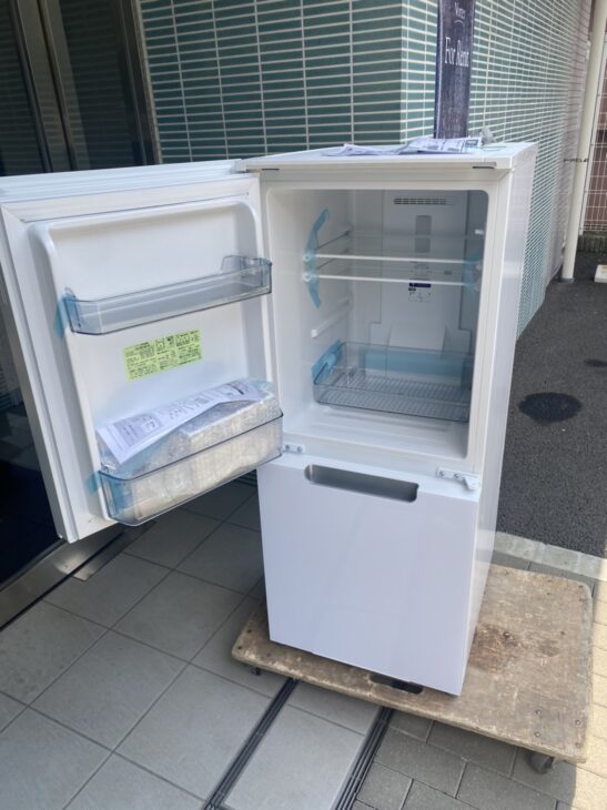 東京都渋谷区へ SHARP（シャープ）152L 2ドア冷蔵庫 SJ-GD15H-W 2022年