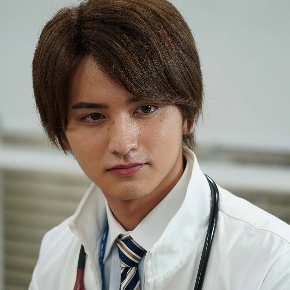 鏡飛彩 | 仮面ライダー図鑑 | 東映