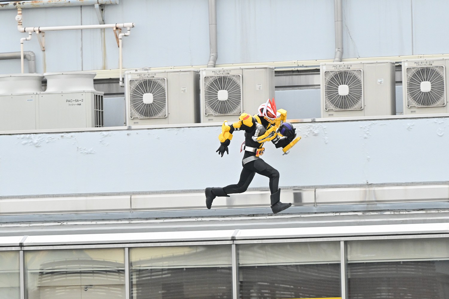 仮面ライダーギーツ パワードビルダーフォーム | 仮面ライダー図鑑 | 東映