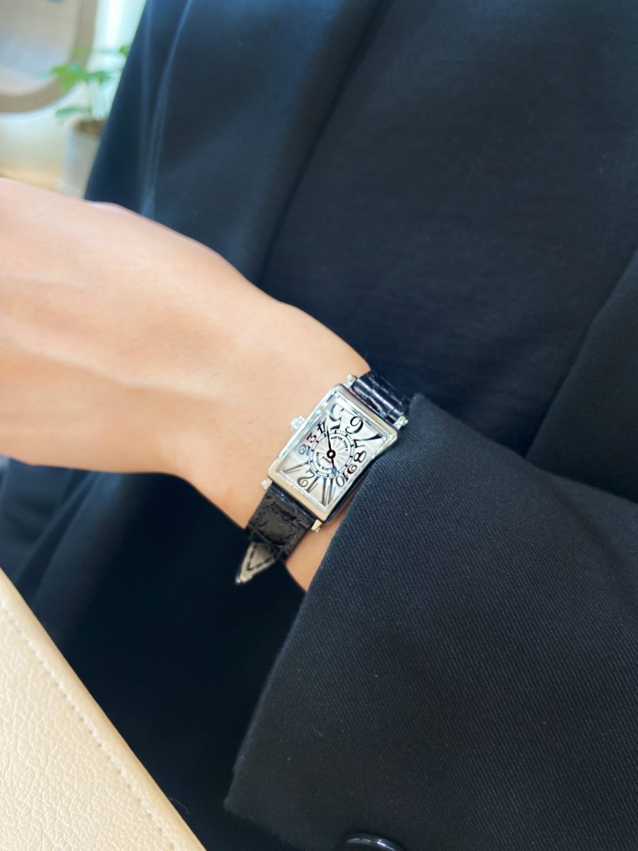 華奢な手首にも馴染むプティサイズ『フランク ミュラー ロング