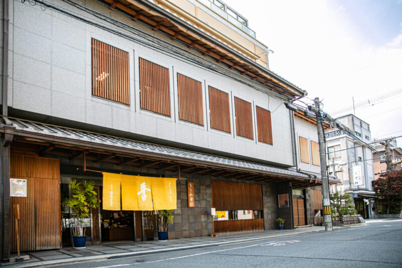 香りを「聞き」、体験を通じて文化を身近に 山田松香木店 | 上京