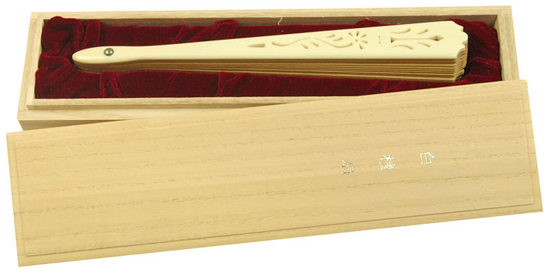 宮脇賣扇庵謹製 白檀扇作家「中地甲陽」氏作・白檀象牙扇子の写真