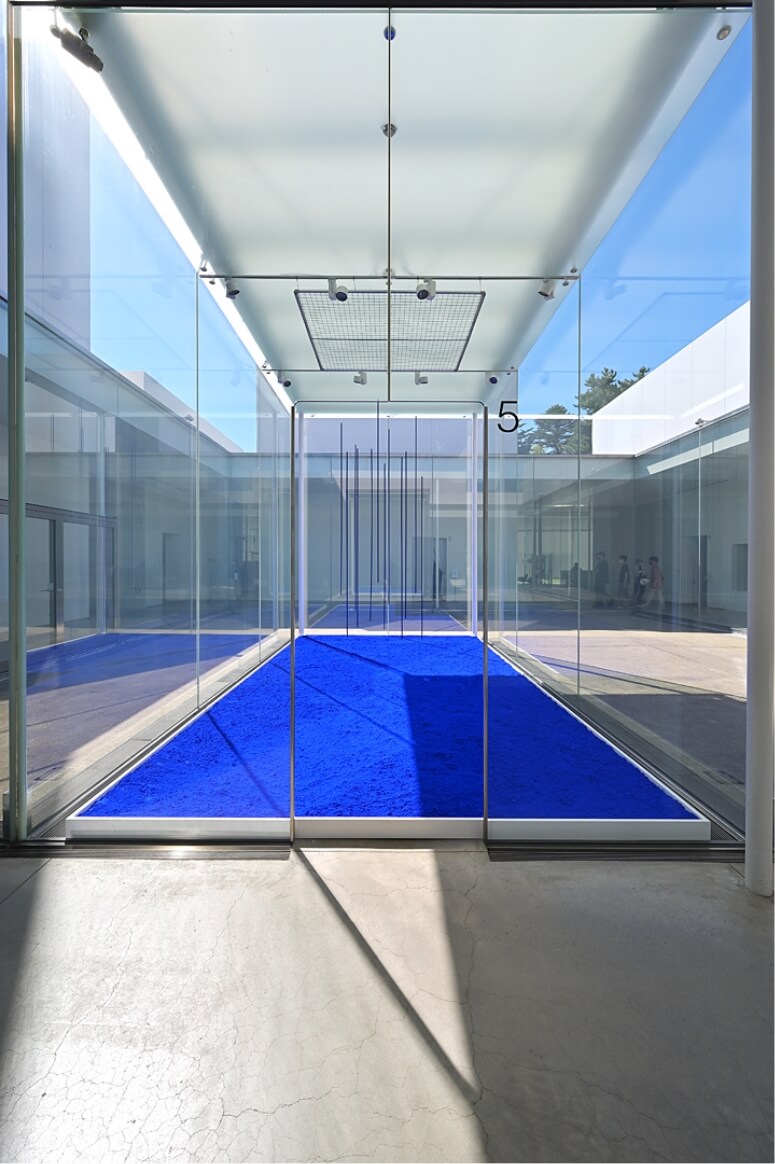 時を超えるイヴ・クラインの想像力―不確かさと非物質的なるもの（金沢