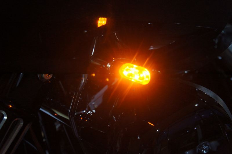 ロードグライドに取り付け可能な小型LEDフロントウインカーキット