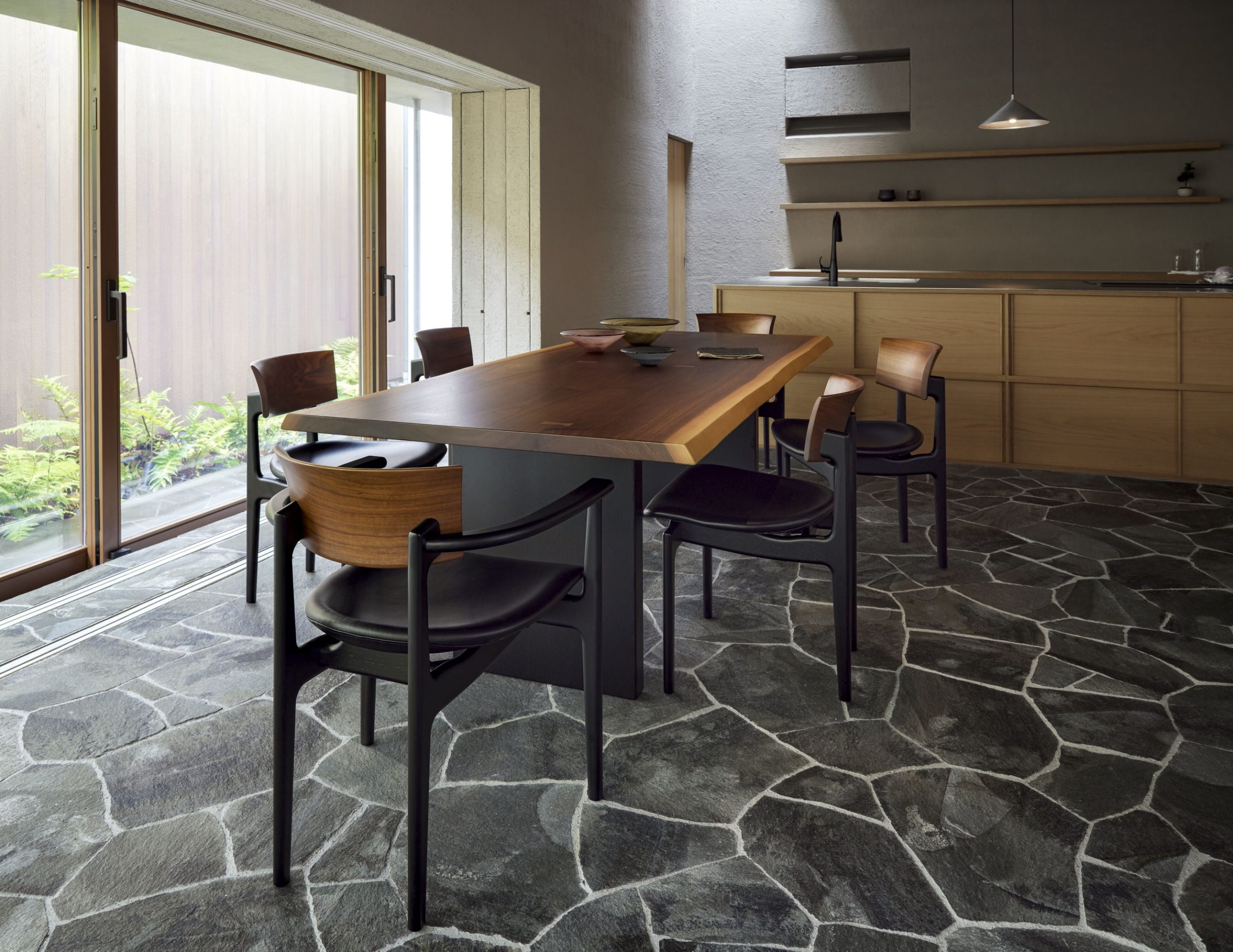 CHIC - 国産無垢家具は飛騨高山発の家具メーカー KASHIWA