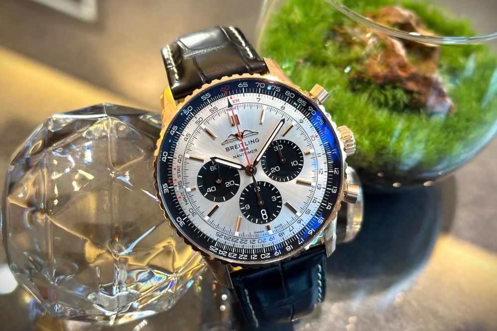 ブライトリング】シルバー×ブラックとゴールドの組み合わせが