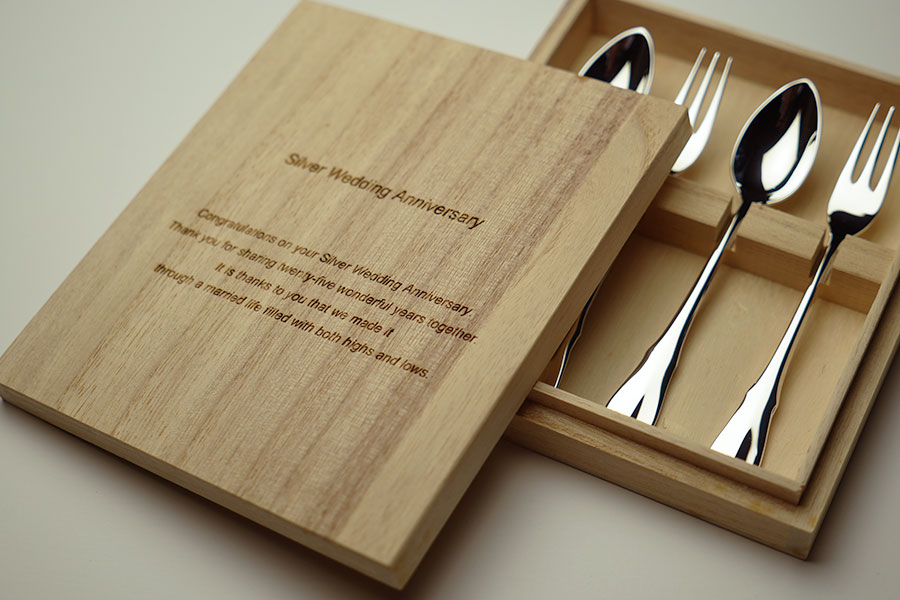 銀婚式プレゼントシルバースプーンフォークセット【桐箱刻印】
