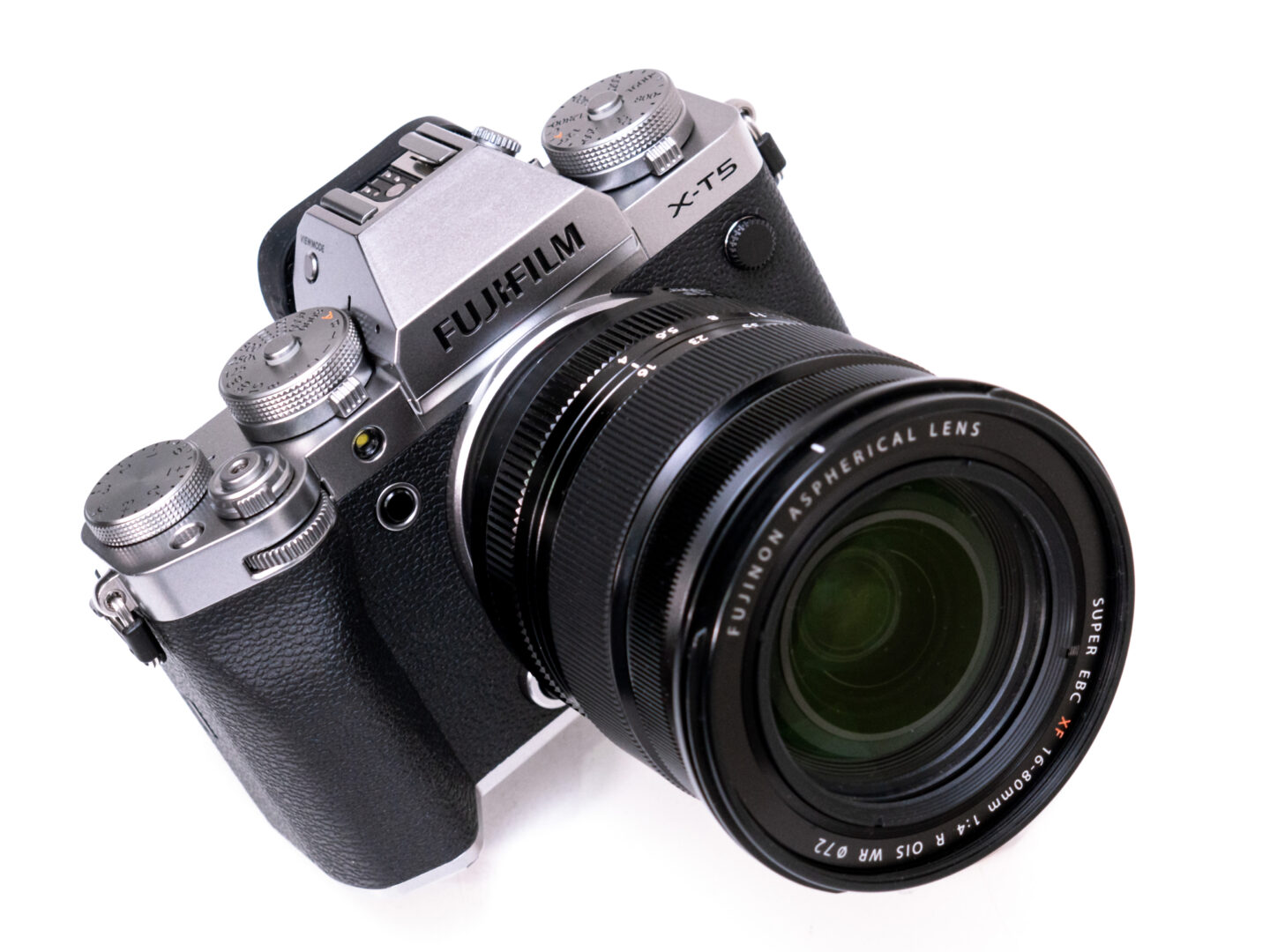 最先端技術と伝統の表現力をマリアージュさせたネオ・クラシカルカメラ