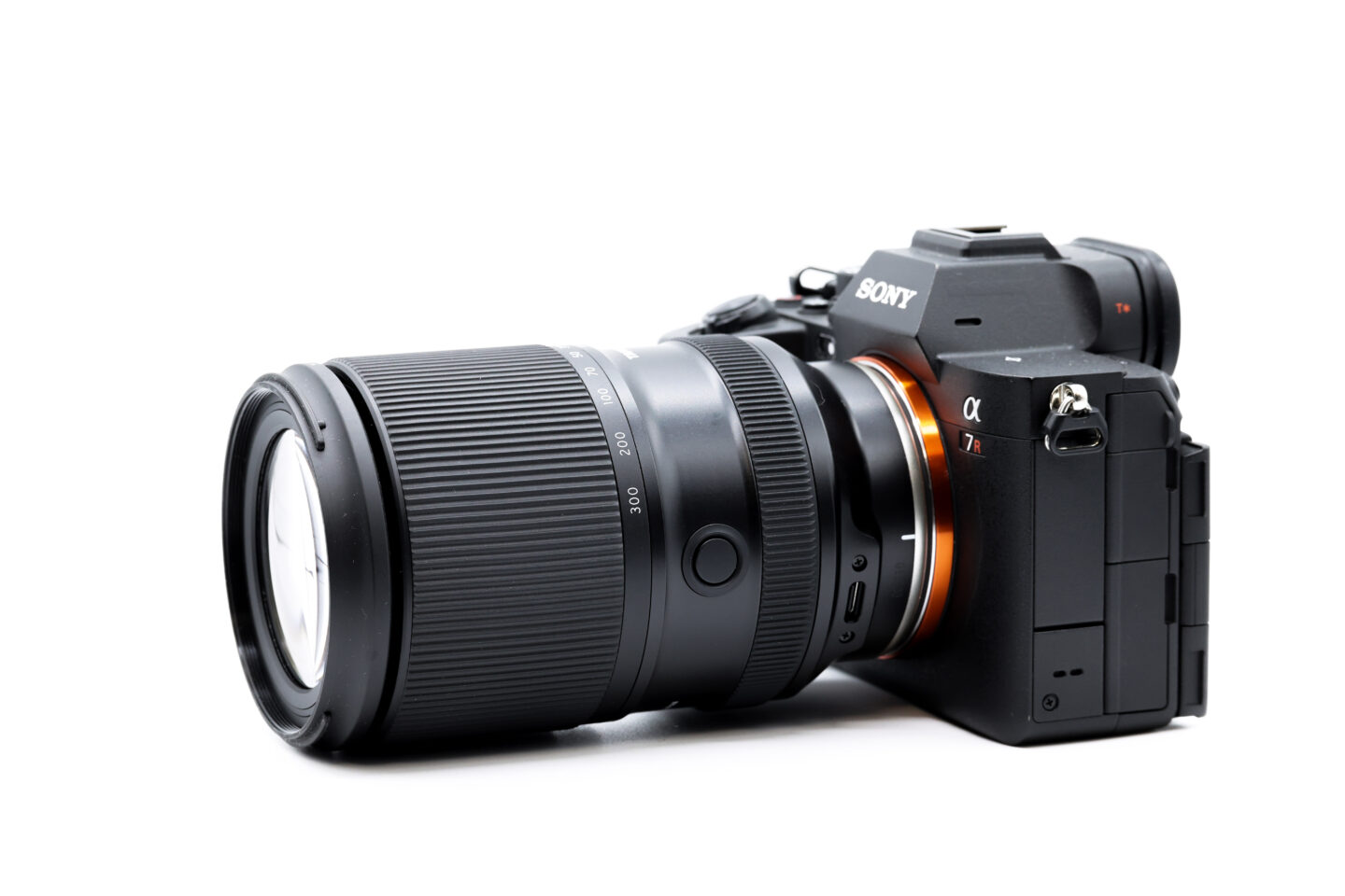 これ一本で満足！10.7倍高倍率ズーム タムロン 28-300mm F4-7.1 Di III