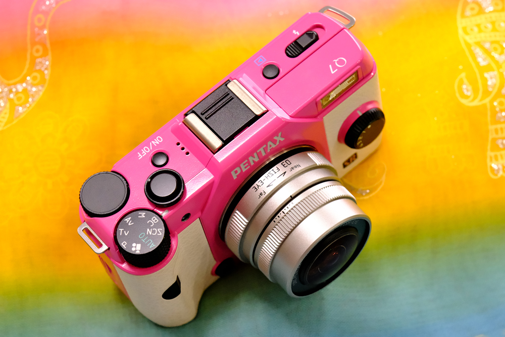 ペンタックスらしさ満載！手のひらサイズの3代目ナノ一眼「PENTAX Q7