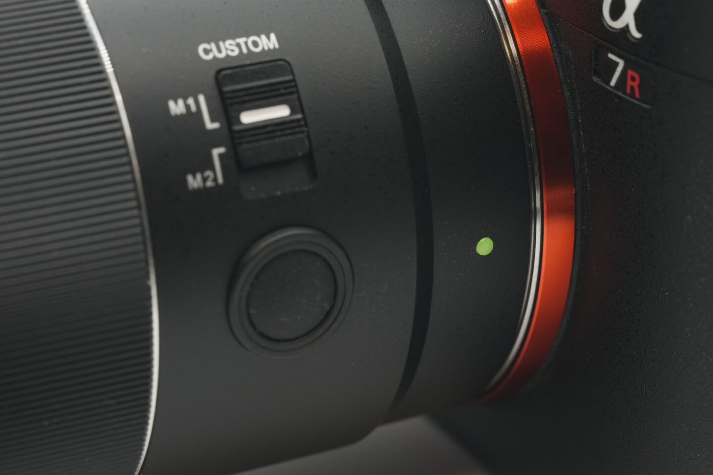 日常を気楽に切りとる手軽な広角単焦点レンズ サムヤン「AF 24mm F1.8