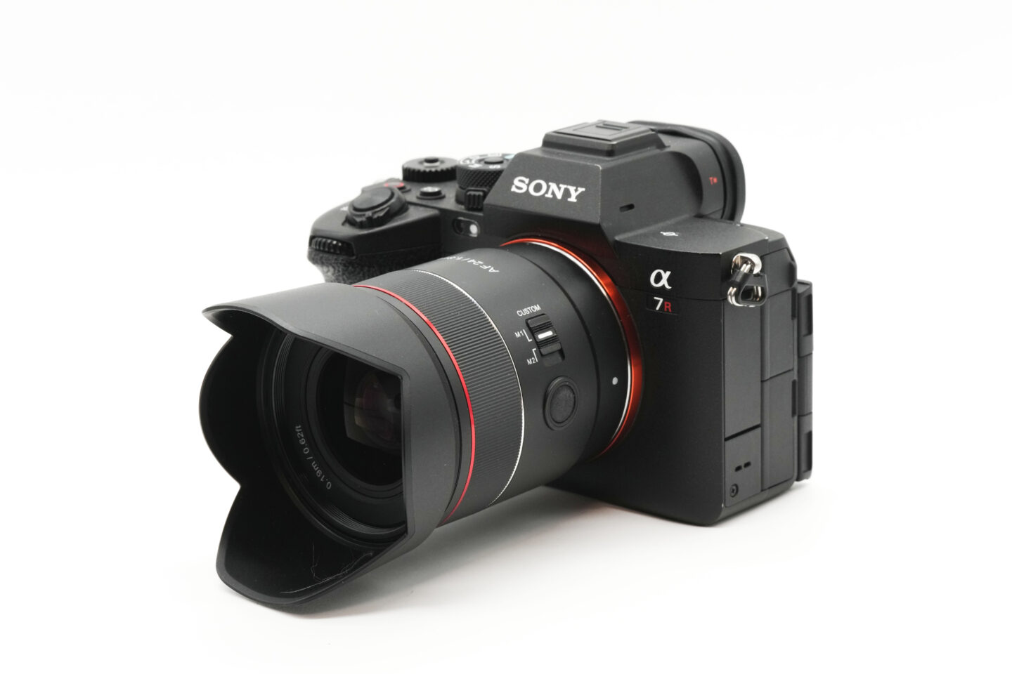 日常を気楽に切りとる手軽な広角単焦点レンズ サムヤン「AF 24mm F1.8