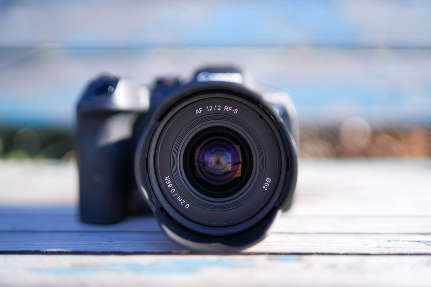 待望のRF-Sマウント超広角単焦点レンズ「サムヤン AF 12mm F2.0 RF-S