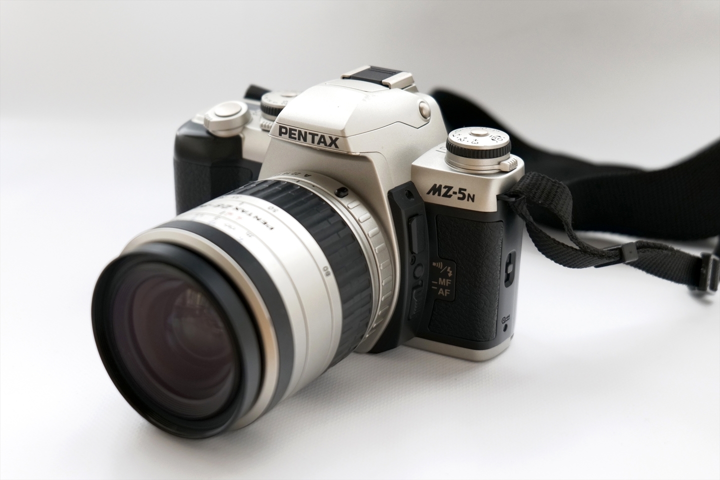 フィルム一眼レフ PENTAX MZ-5N｜シンプル・軽快なスナップ派の一眼