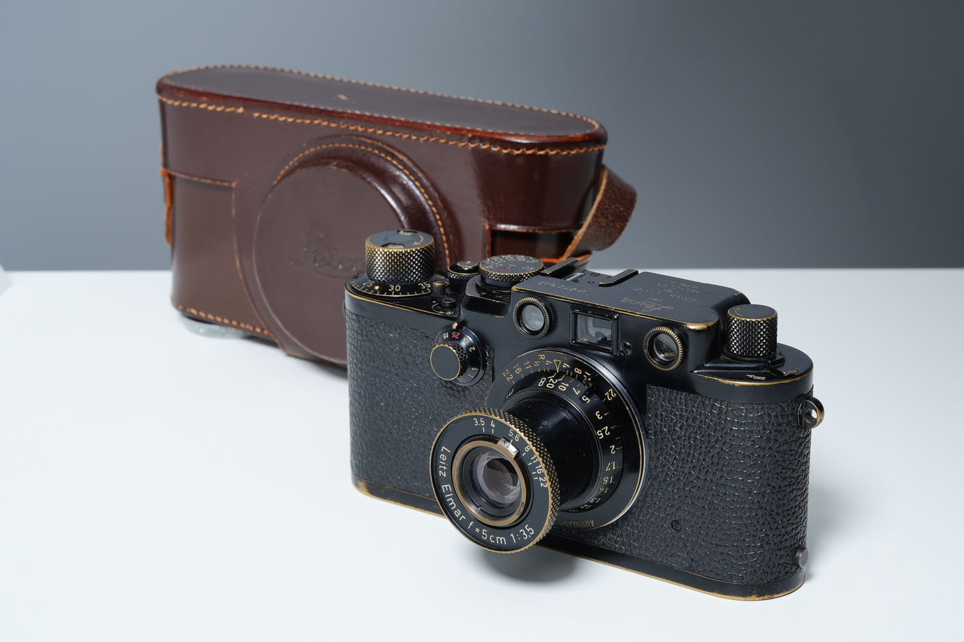 この激レア軍用カメラ、ちょっと触ってもいいですか？ スウェーデン