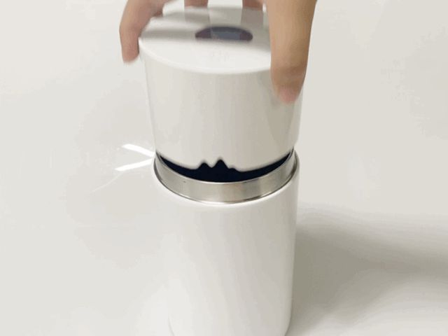 保存してもおいしいコーヒーが飲める。焙煎したコーヒー豆をワンタッチ