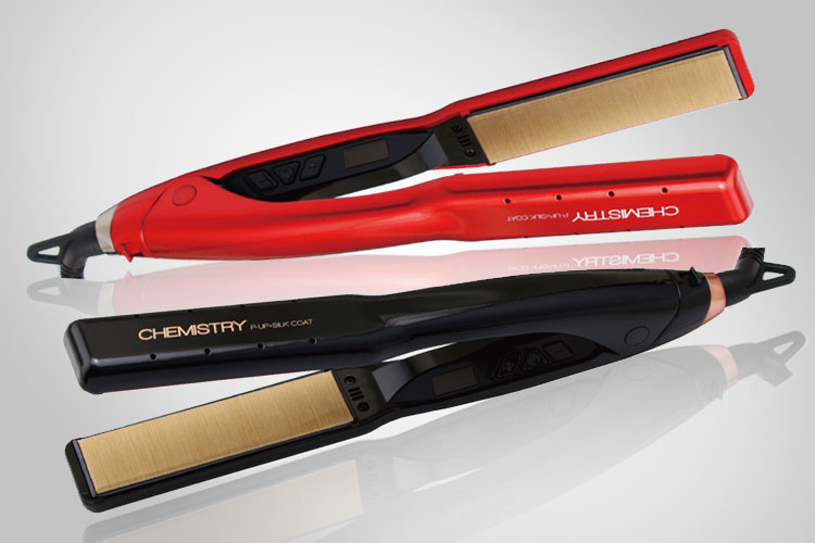 うるおいを保持したままスタイリング。美しい髪へと導くヘアアイロン