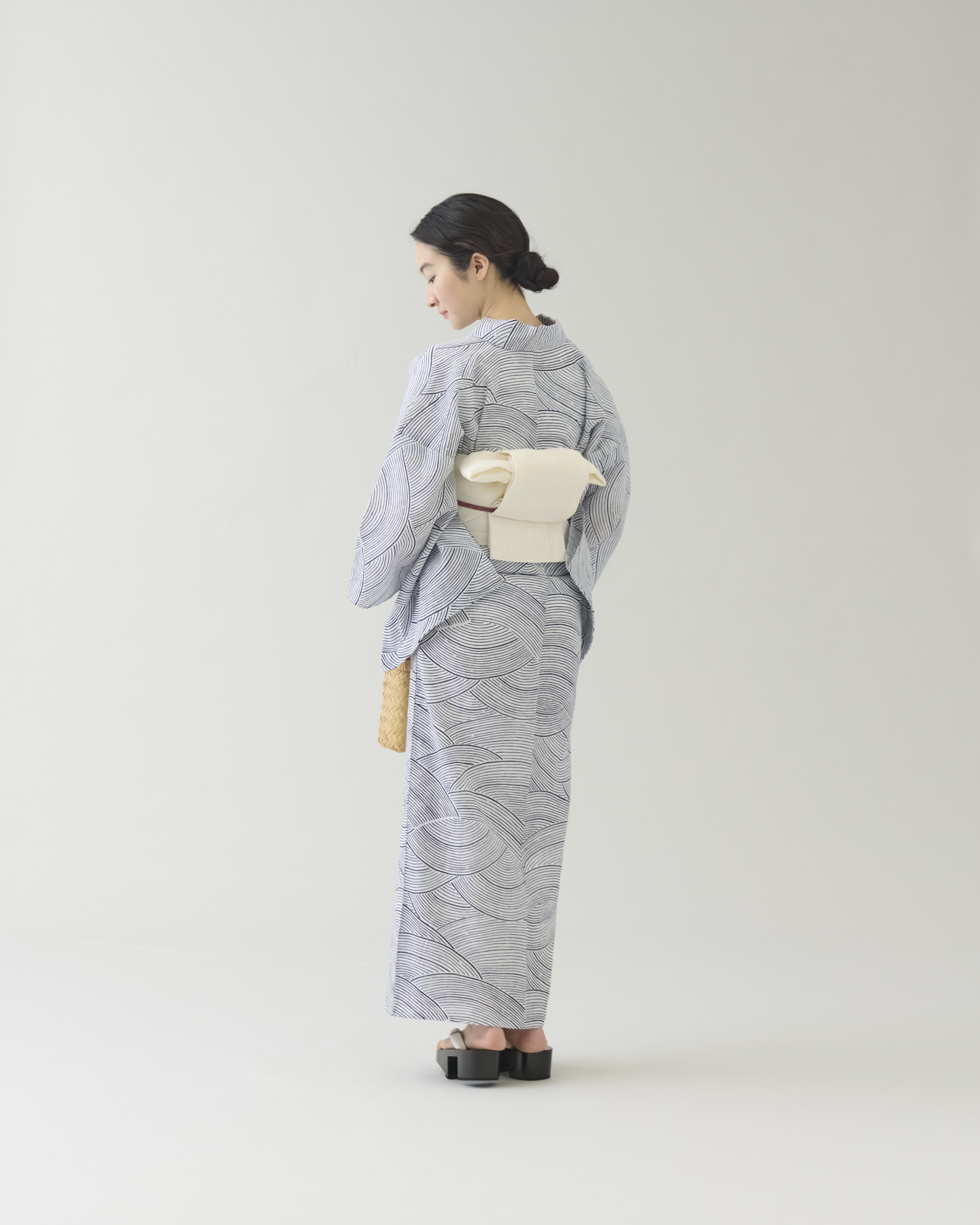 THE YARD＞「思いの色」をテーマとした2024年春夏コレクションを発表