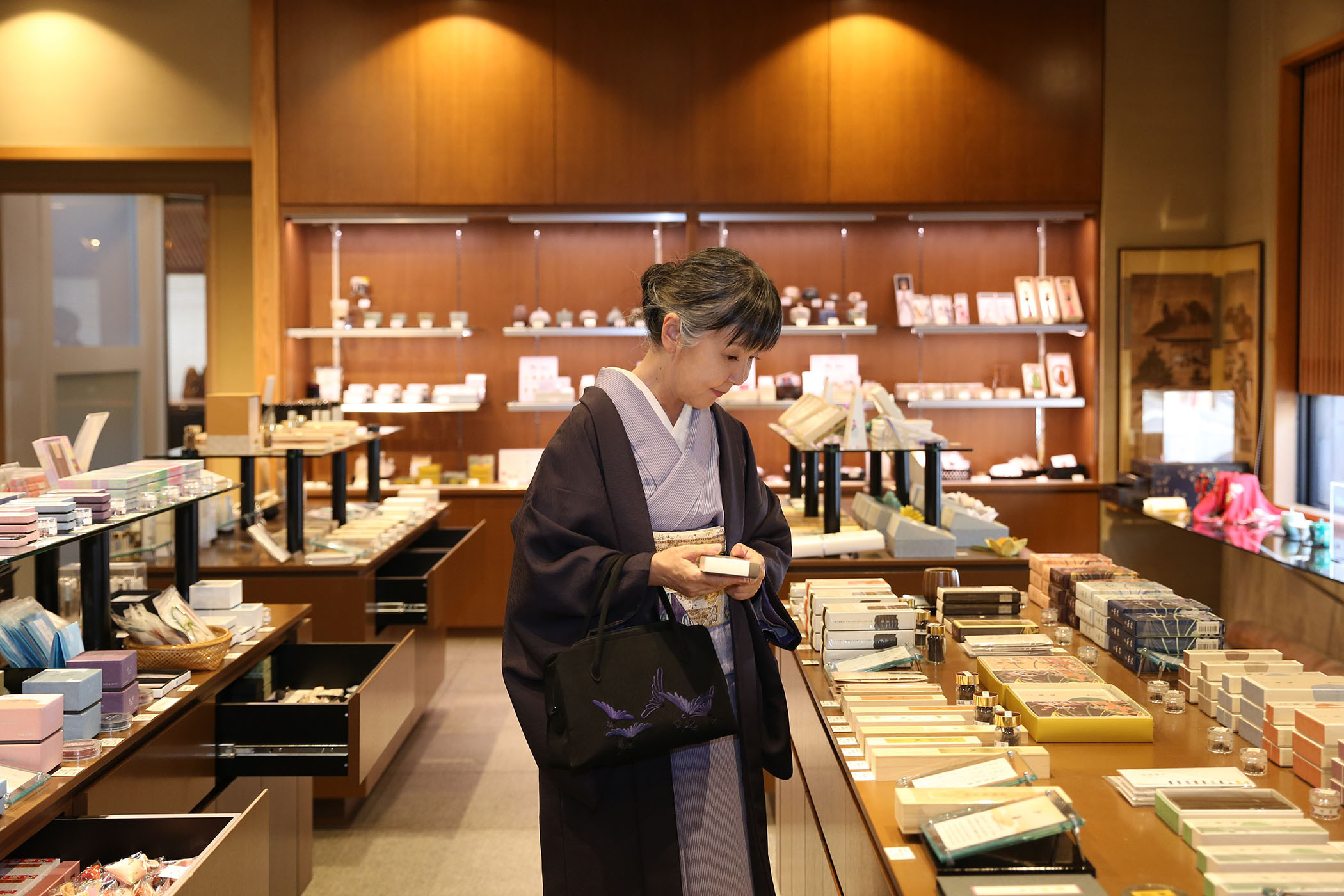 山田松香木店』で私だけの“匂ひ袋”体験を 「京都できもの、きもので