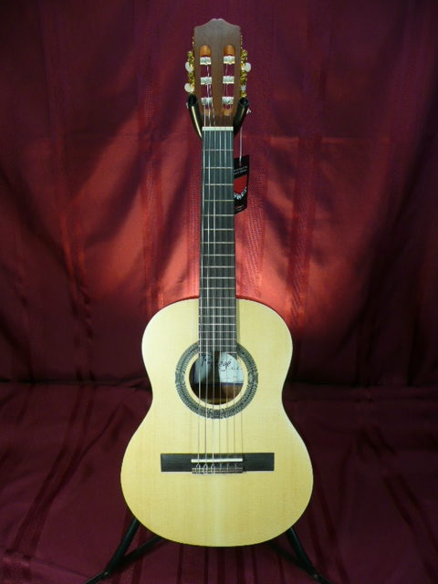 Cordoba Protege C1M – 1/4 size – with padded carrying bag