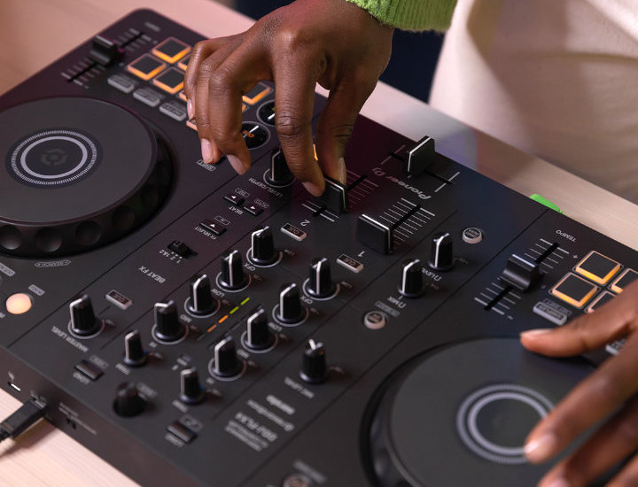 Pioneer DJ DDJ-FLX4 DJ Controller