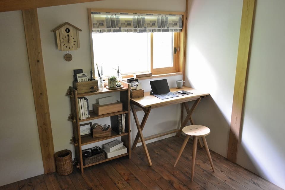 折りたたみデスク｜シンプルで美しい国産材使用の天然木製。工具不要で